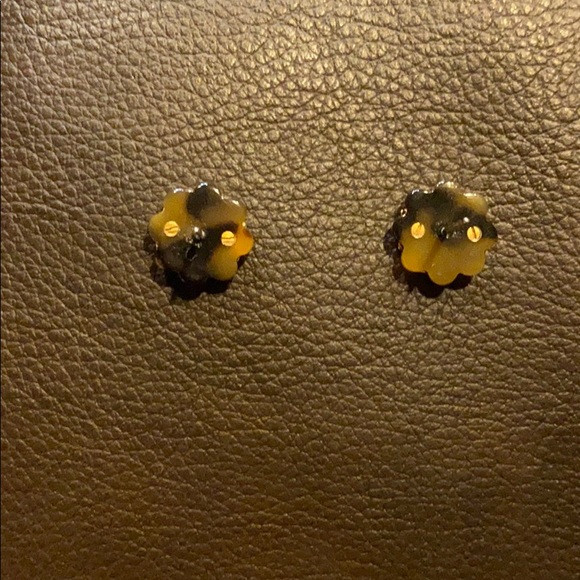 ⭐️NWT⭐️TORY BURCH HEX-LOGO STUD EARRINGS - Picture 3 of 5